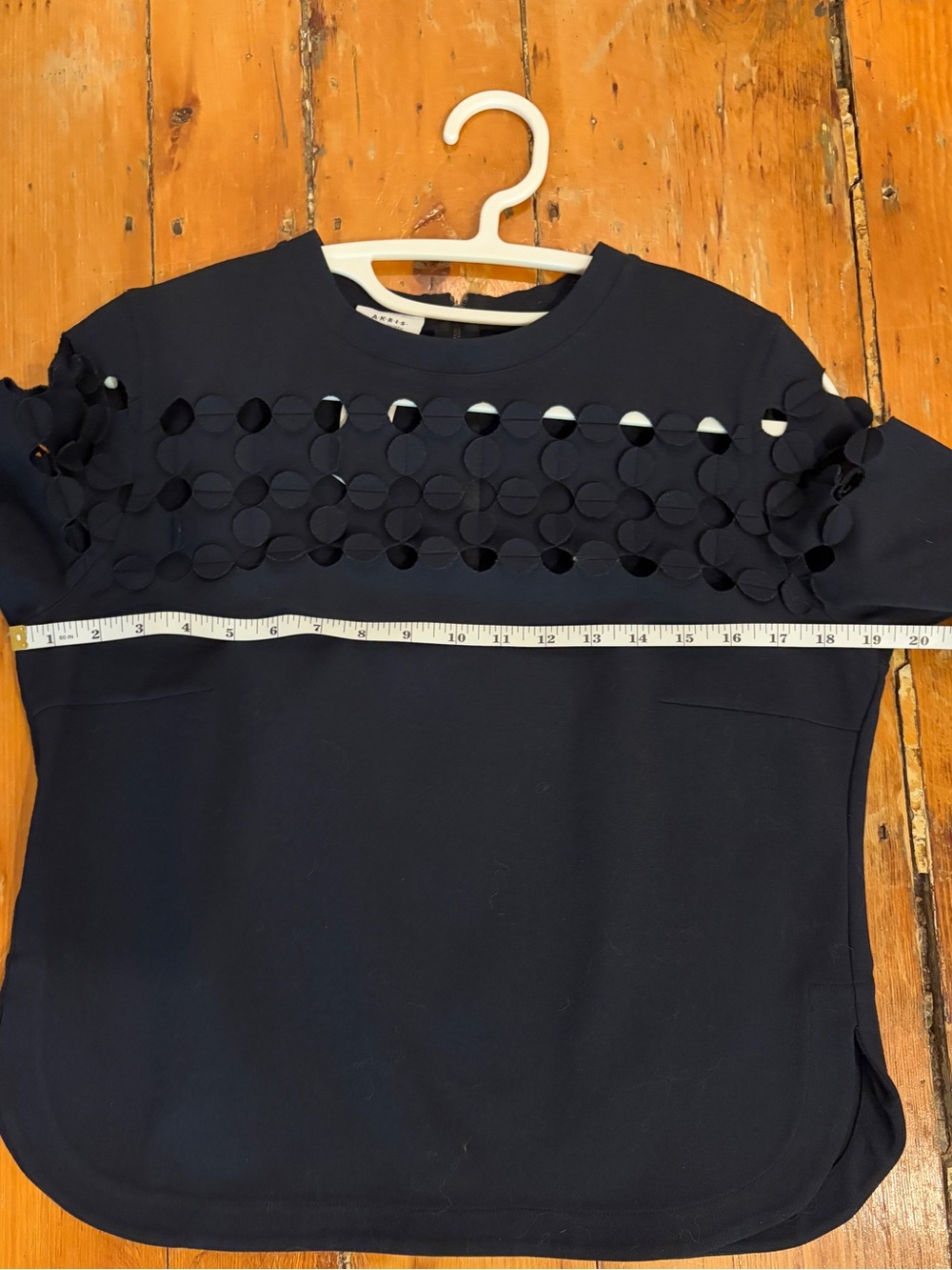 AKRIS PUNTO - Chic navy top w/circle cutouts | size 8 - Picture 6 of 6